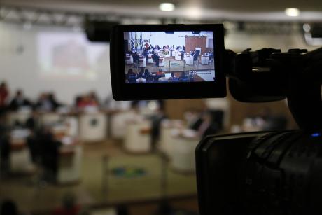 #PraCegoVer: Foto mostra o display da câmera de gravação da TV Câmara durante a filmagem da sessão ordinária.